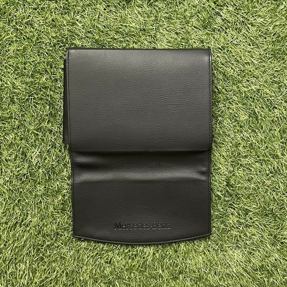 2017 Mercedes-Benz C-Class Coupe Owners Manual (C63 AMG C43 AMG, C300 4MATIC) - Picture 12 of 12